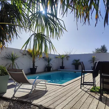 Dom wakacyjny Maison Moderne Avec Piscine Chaufee